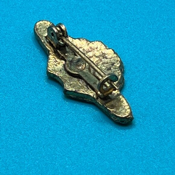 Antique Lion Crest Brooch Gold Tone Pin with C Clasp‎ - Picture 5 of 8